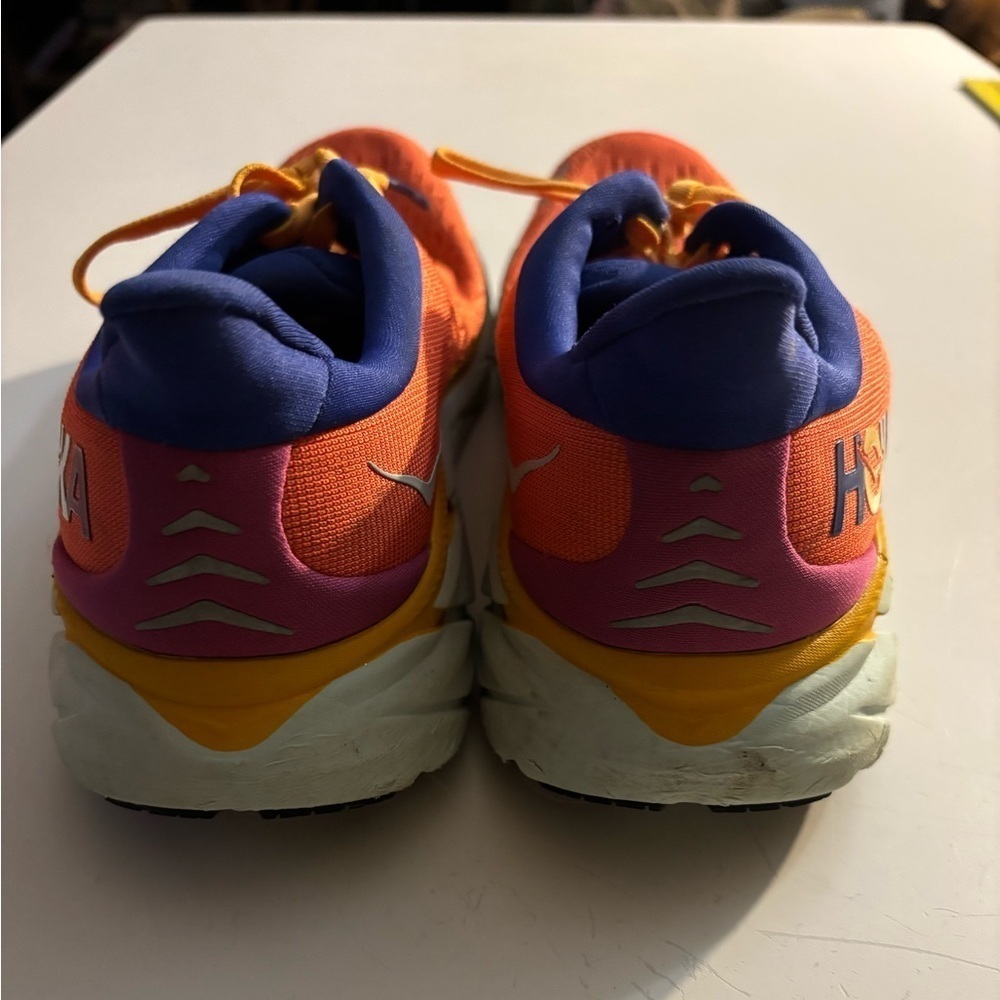 Hoka One One Clifton 8 Vibrant Orange Athletic Shoes size 7.5B Men’s - Picture 3 of 5